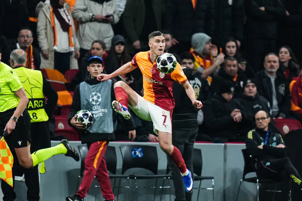 Sallai Roland a Galatasaray jobbhátvédjeként