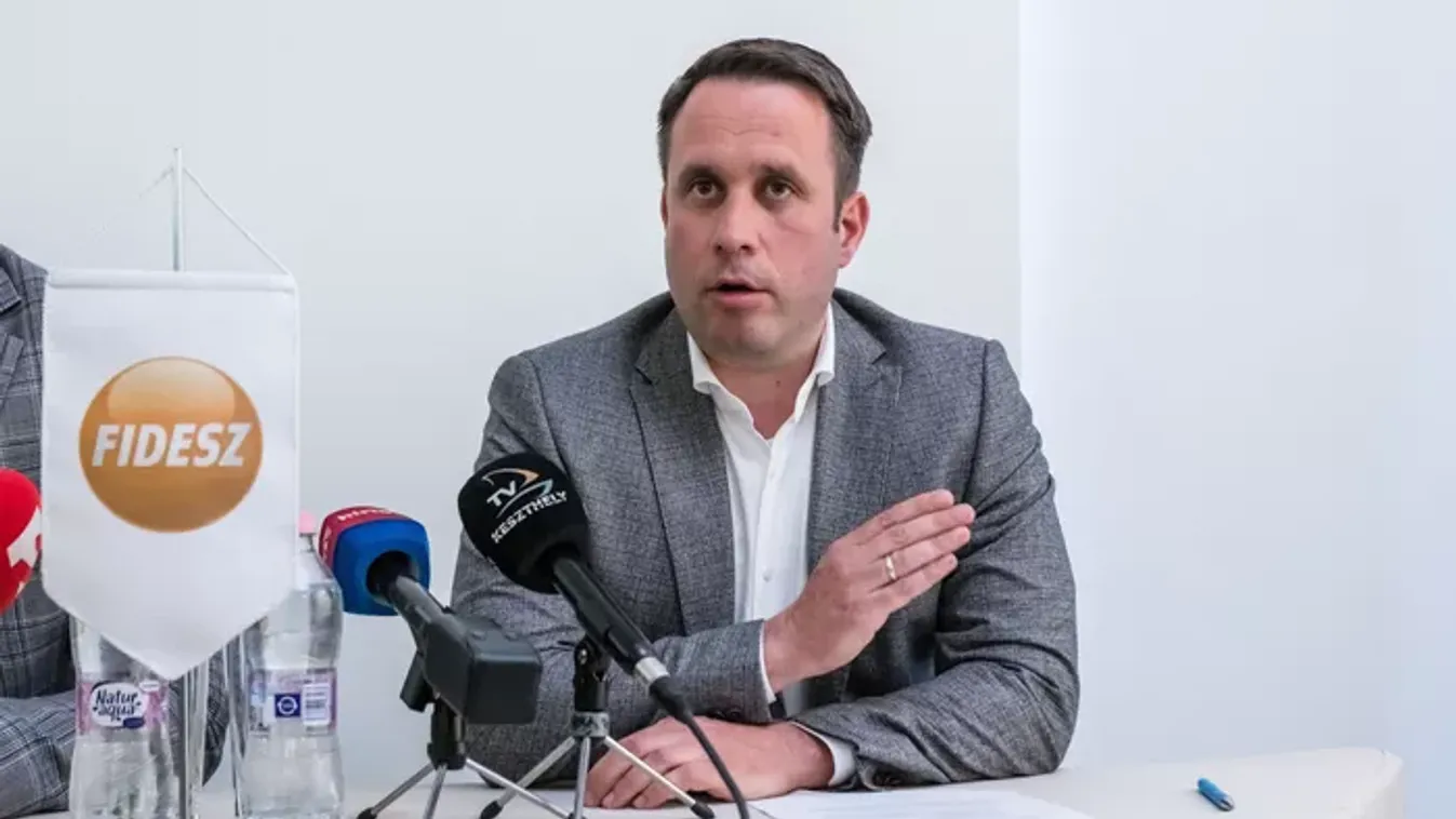 Dömötör Csaba kemény szavakkal bírálta az Európai Parlament háborúpárti többségét