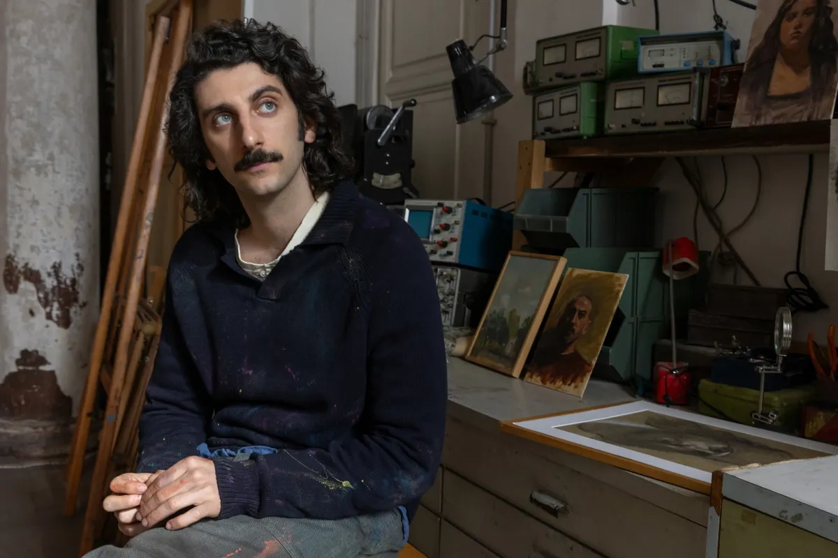 Pietro Castellitto az Egy hamisító élete című film főszerepében.