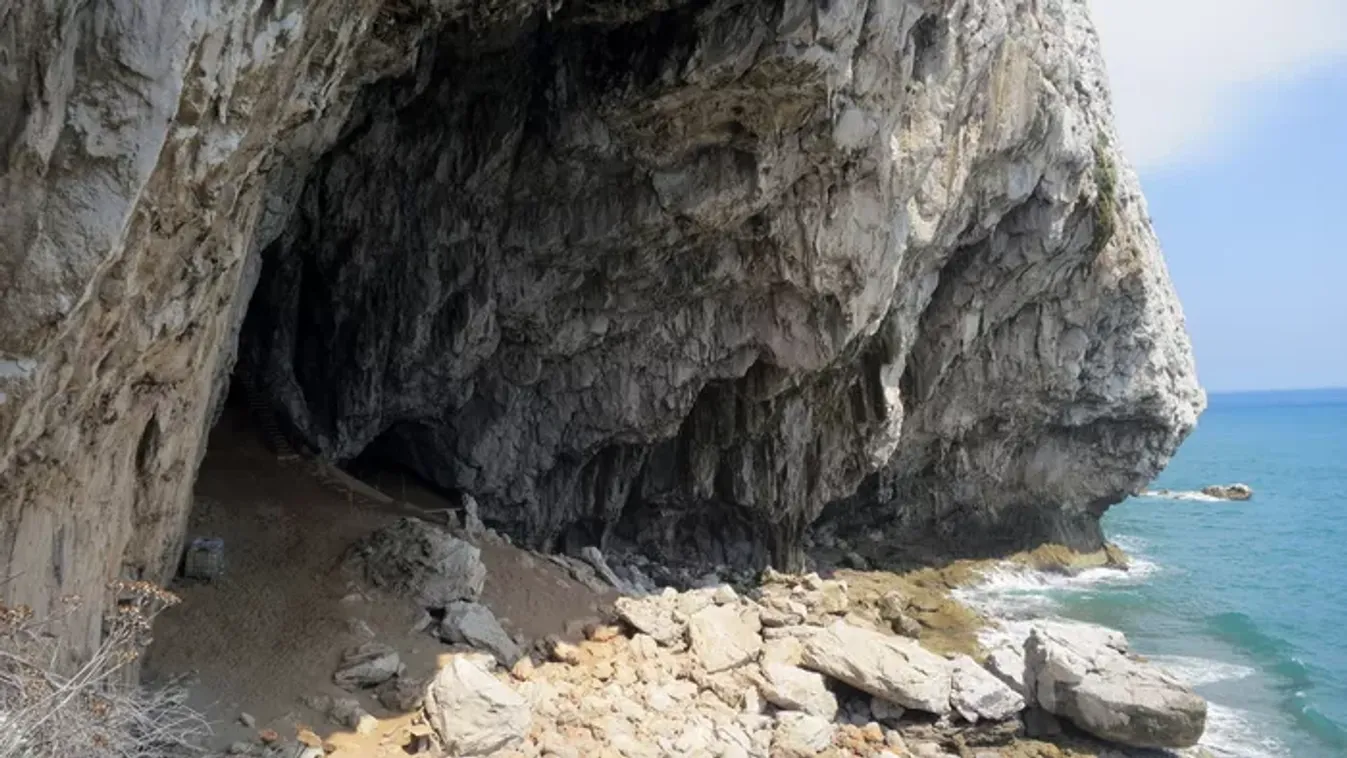 Ledöbbentek, mit találtak: 40 ezer éve lezárt barlangot nyitottak fel