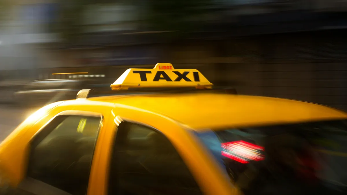 Ököllel fizetett a fuvarért: Megverte az idős taxist, majd zsebében kábítószerrel menekült a támadó Kecskeméten