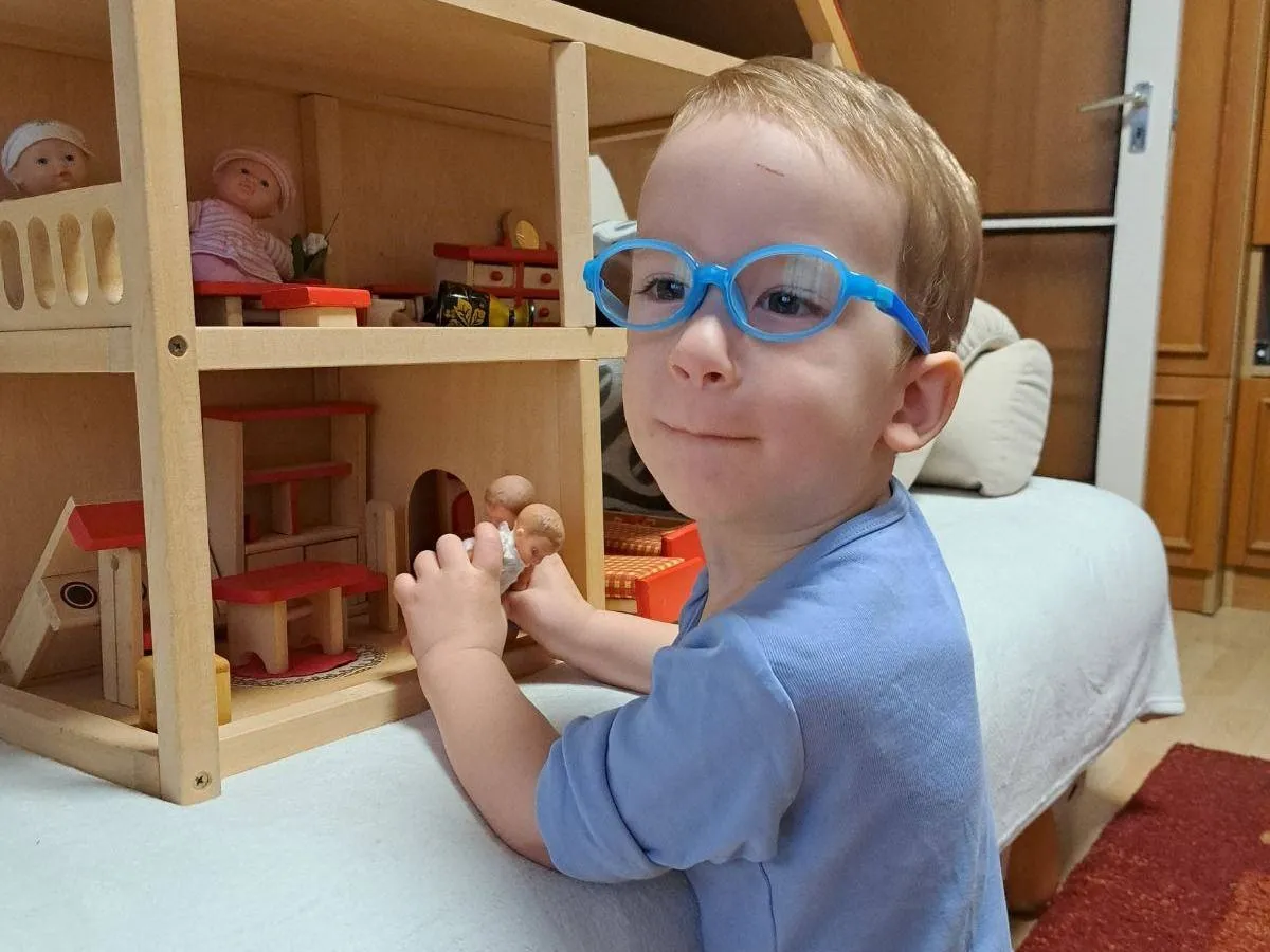 Tamás fejlesztésen az Aprókában