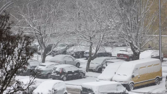 Száz alkalommal tárcsázták a tűzoltókat a hó miatt