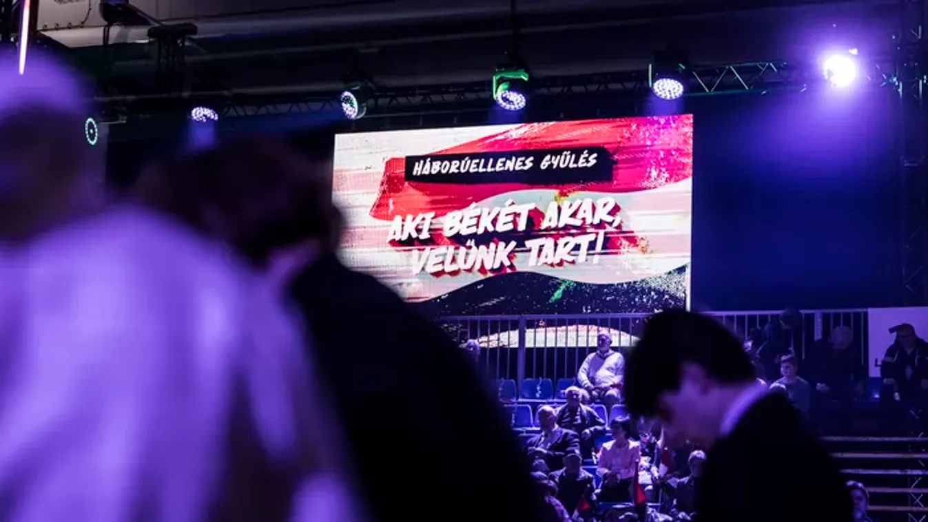 Erre sokan felkapták a fejüket: íme a szombathelyi Háborúellenes gyűlés első fotói