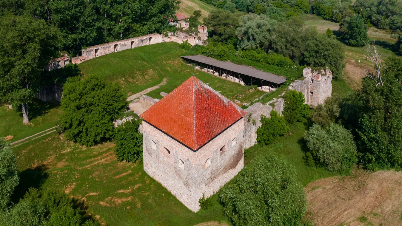 Az ónodi vár madártávlatból.