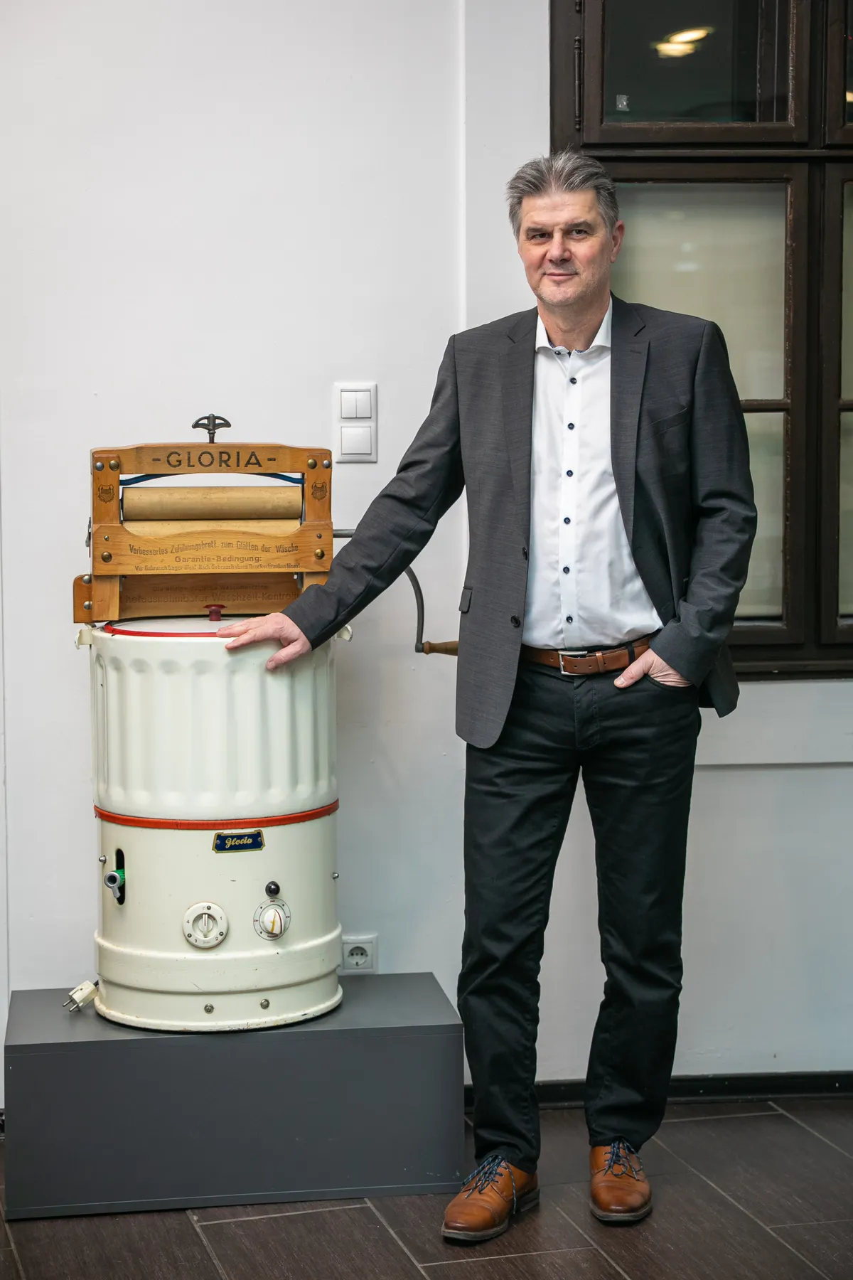 A Kincsvadászok sztárja különleges tárgyat adományozott