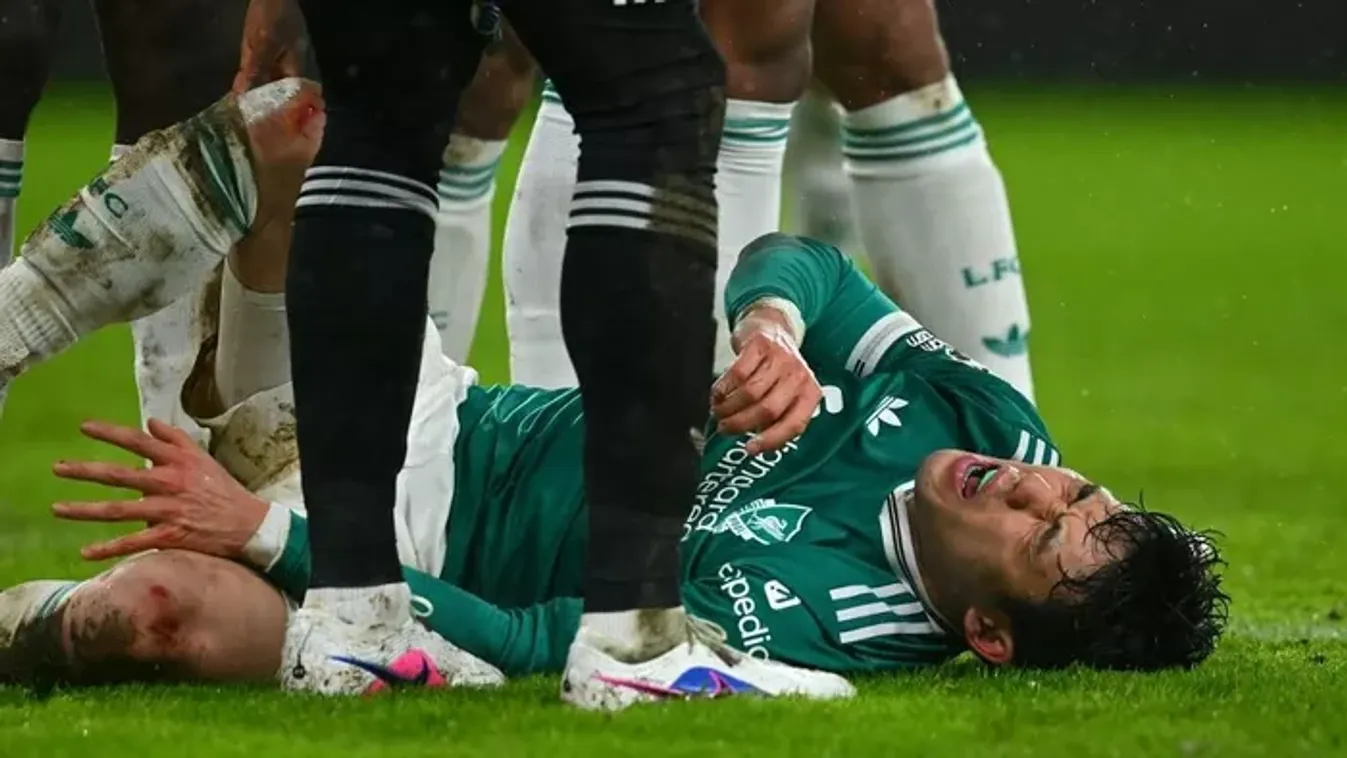 Dráma a Liverpool meccsén, hordágyon vitték le Szoboszlai cseréjét