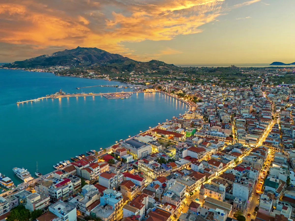Zakynthos, illetve Zante a magasból fotózva naplemente idején.