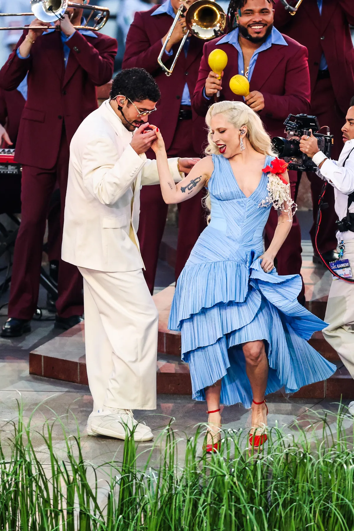 Lady Gaga volt a meglepetés sztárvendég Bad Bunny Super Bowl Halftime Show-ján