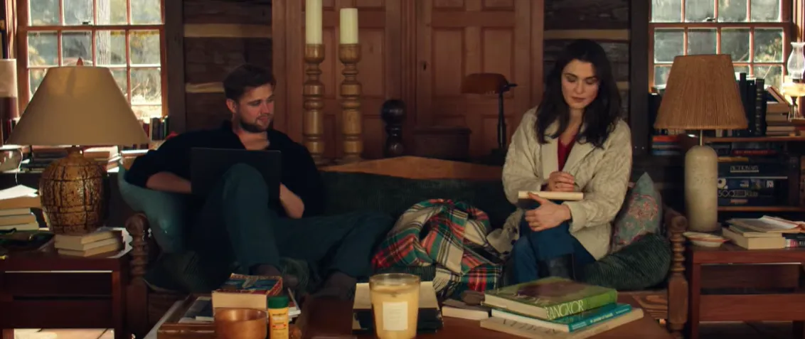 Leo Woodall és Rachel Weisz a Vladimír című sorozatban.