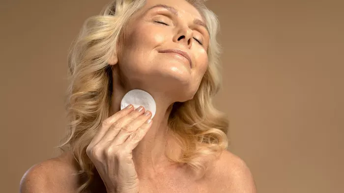 Fiatalos nyak és dekoltázs 50 felett? Íme néhány házi trükk