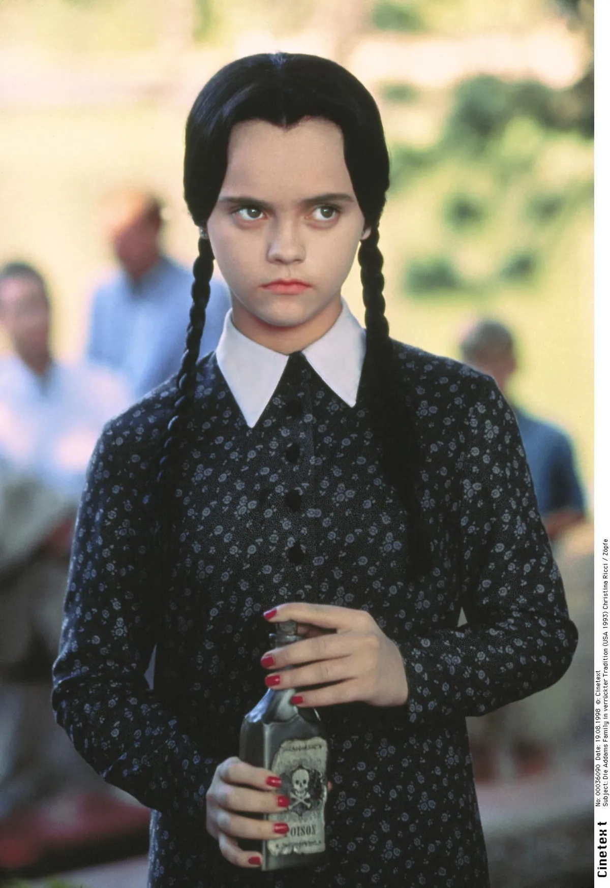 Christina Ricci Wednesday Addams szerepében az Addams Family - A galád család című filmben.