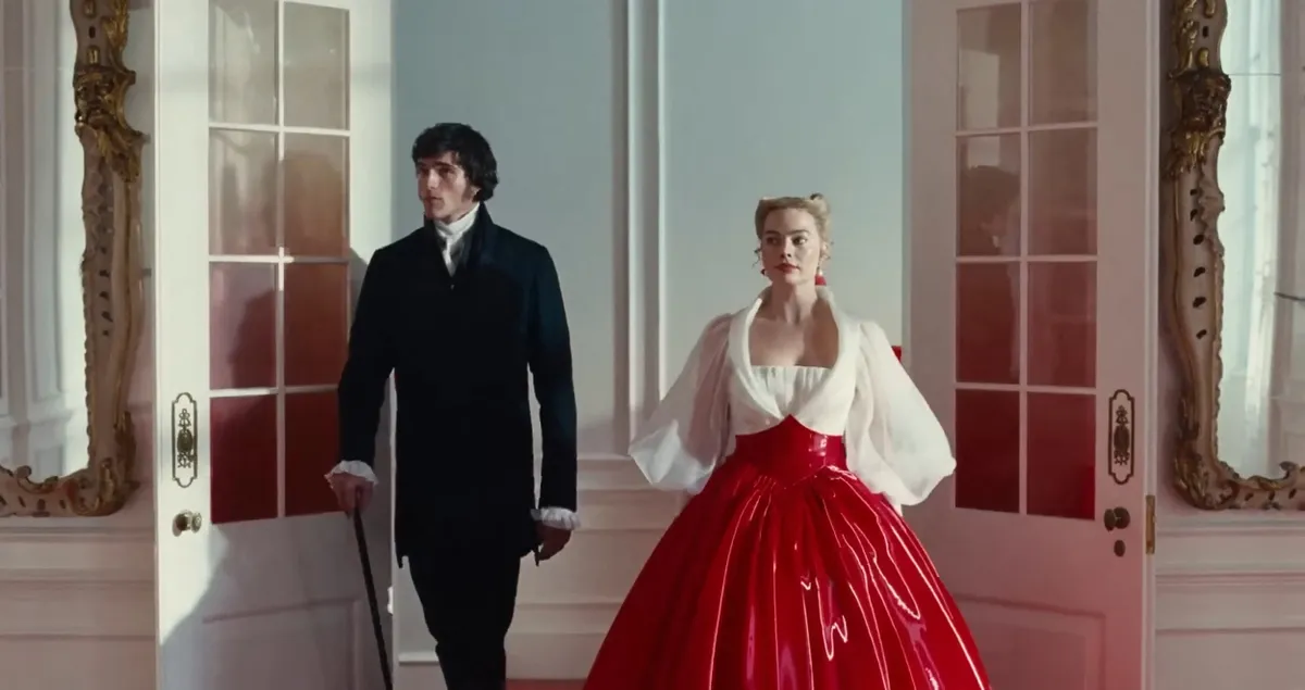 Jacob Elordi és Margot Robbie az Üvöltő szelek jelenetében.