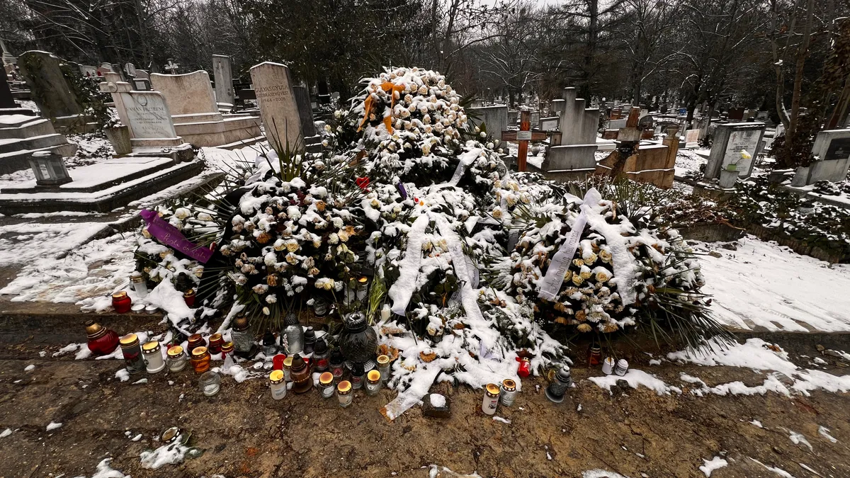 
Így néz ki most Fenyő Miklós sírja