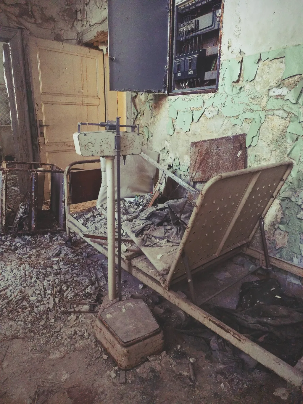 Üresen áll a betegágy, akár egy horrorfilmben.