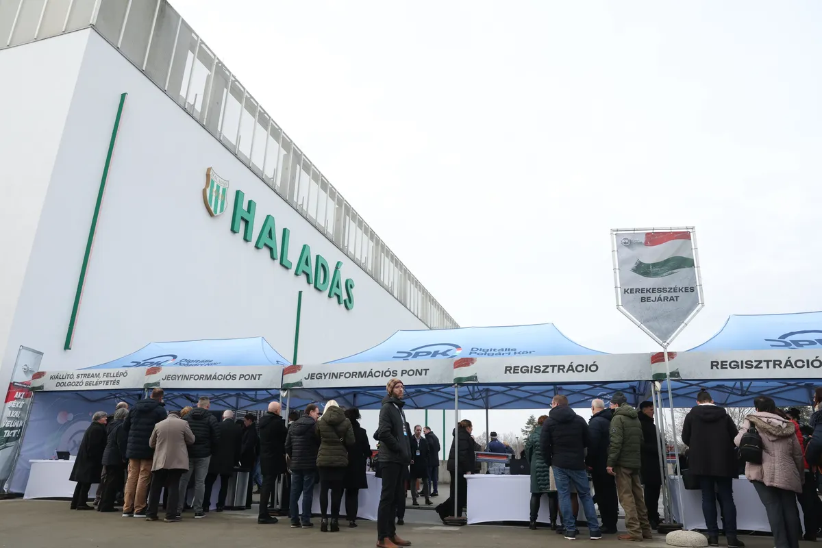 2025. 02. 07. DÁP, HEGY, háborúellenes gyűlés, szombathely 
tömeg