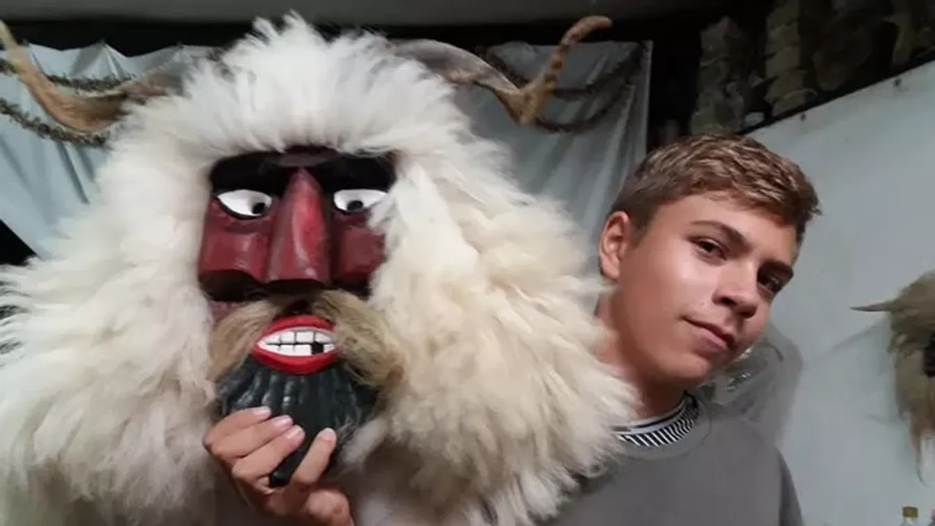 „A karácsonynál is jobban várjuk a busójárást” – Négy generáció óta öröklődik a busómaszkfaragás mestersége