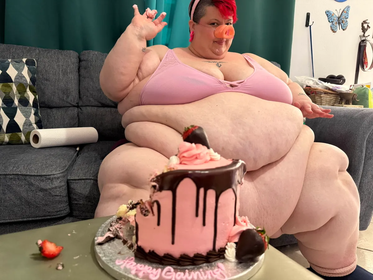 850-lb fetish star says weight gain and ‘whale’ fan boosted $8k business