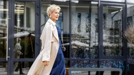 Felszaladt pár kiló télen? Ezek a tavaszi darabok 50 felett is visszaadják a homokóra alakot