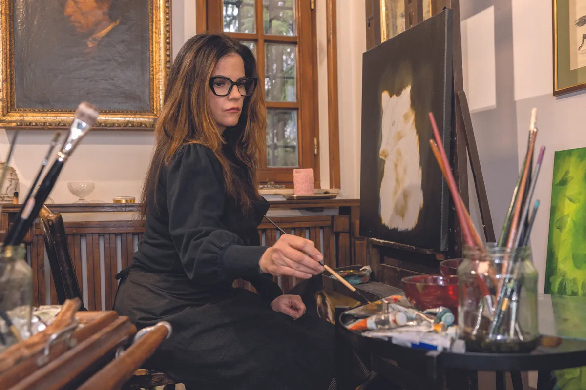 Oszter Alexandra az utóbbi időben gyakran a festéssel kapcsolja ki magát.