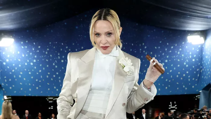 Madonna egy szál fehérneműben lejtett szexi táncot