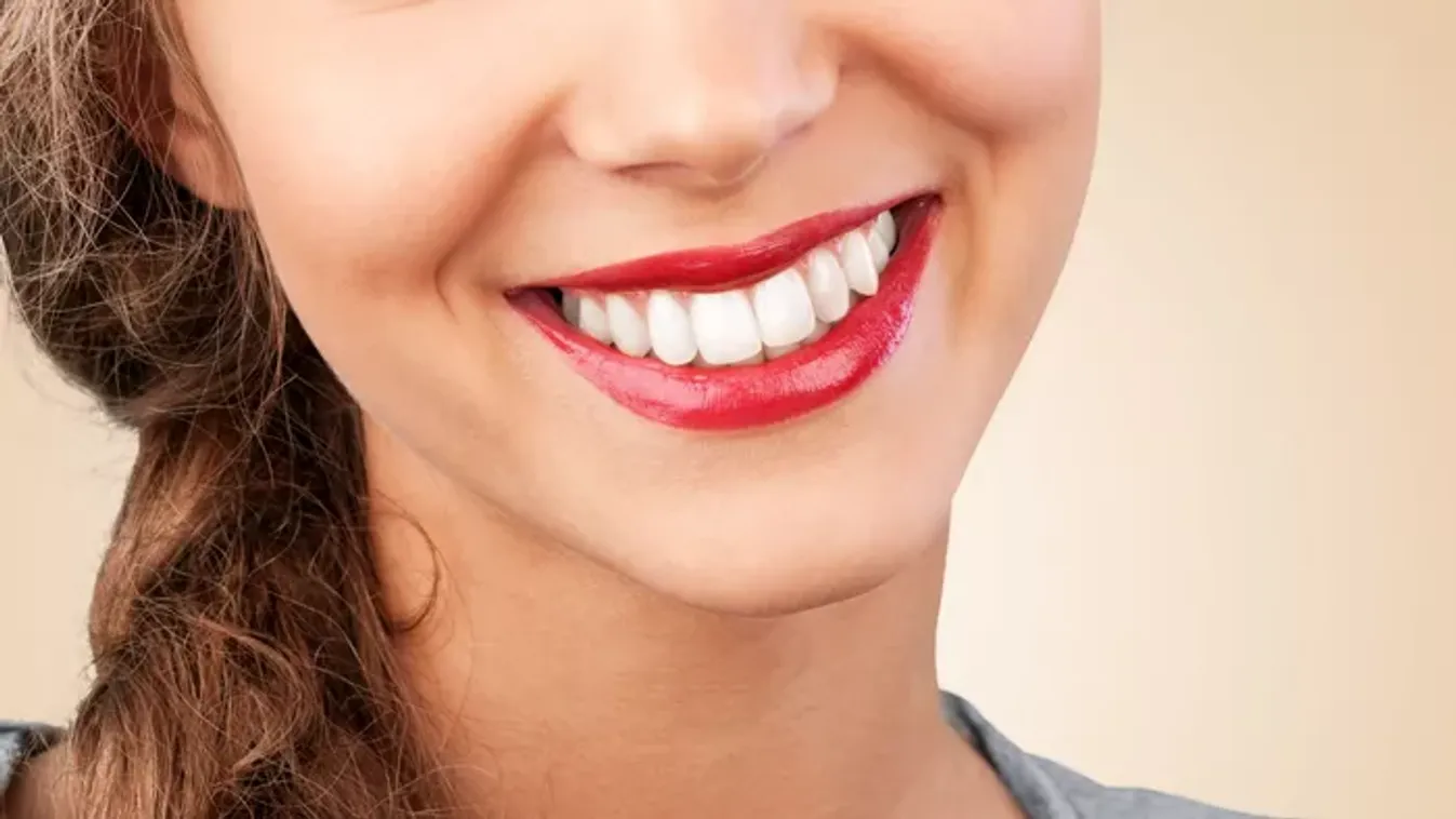 A hollywoodi mosoly nem álom többé: ezt próbáld ki, ha te is mindig rejtegeted a mosolyod