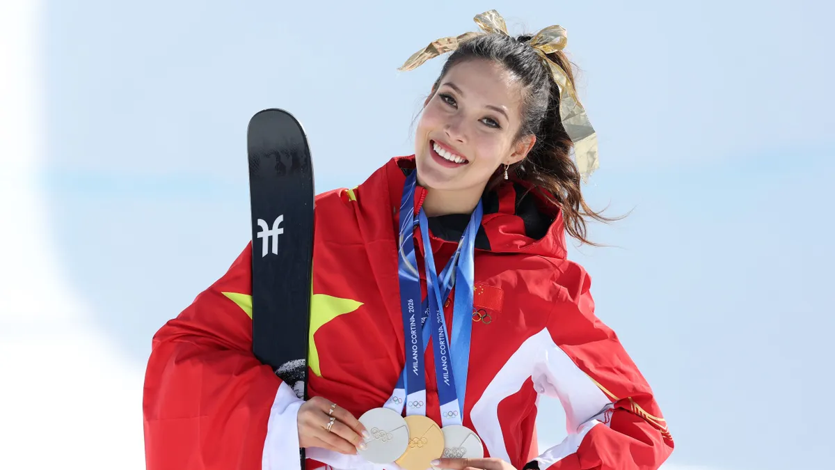 Eileen Gu Pekingben két arany- és egy ezüstérmet, idén egy arany- és két ezüstérmet nyert a téli olimpiai játékokon