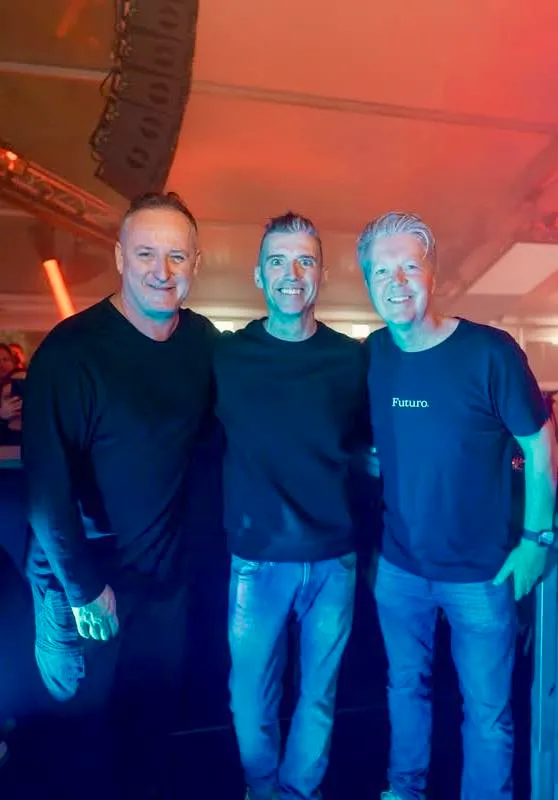 Chriss Ronson egyik utolsó buliján Sashával és JohnDigweeddel zenélt. 