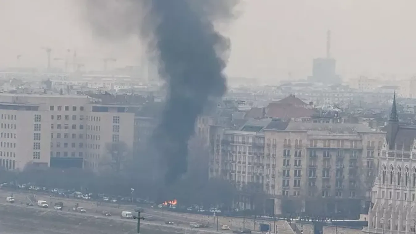 Még Budán is látni lehetett: hatalmas lánggal égett egy autó a Markó utcában
