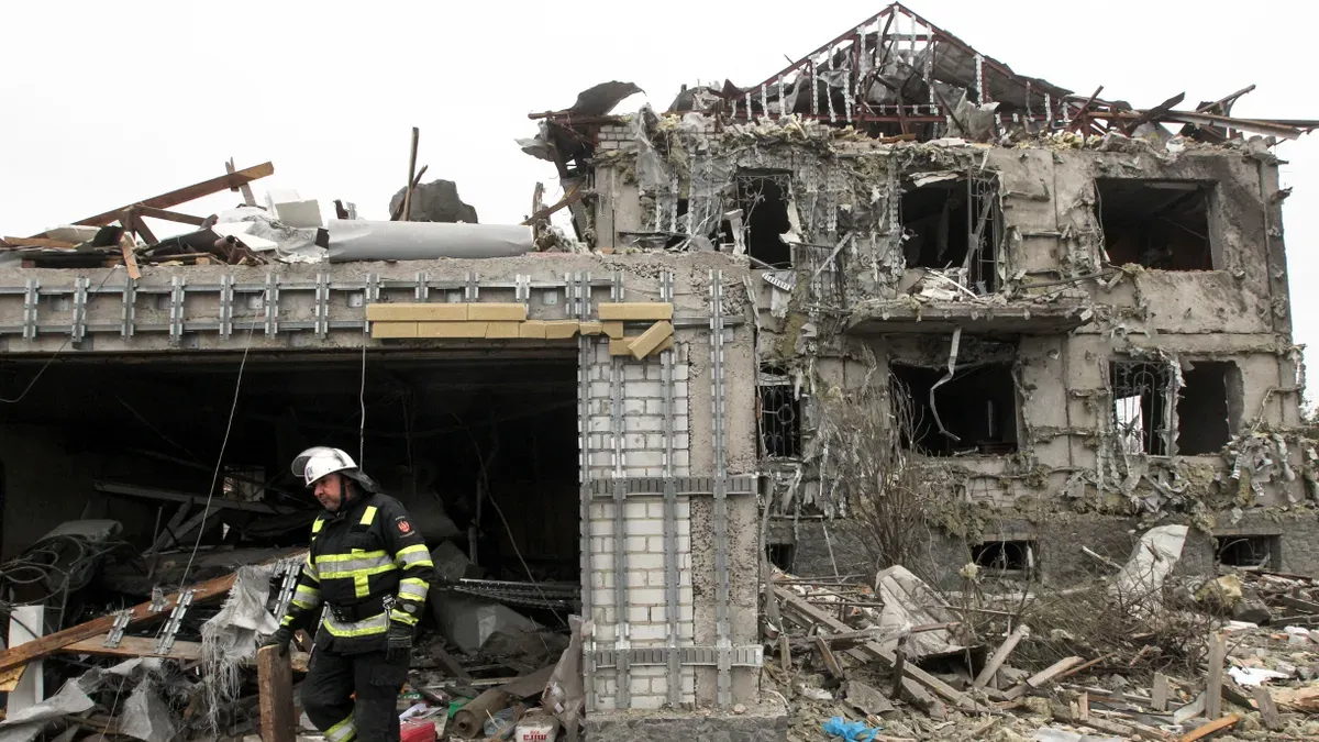 Több ezren maradtak meleg otthon nélkül Kijevben egy orosz csapás után