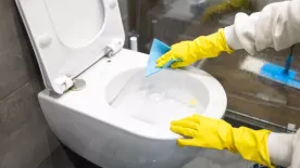 Gyors, hatékony, filléres módszerre vágysz? Így távolítsd el a csúnya foltokat a WC-ből
