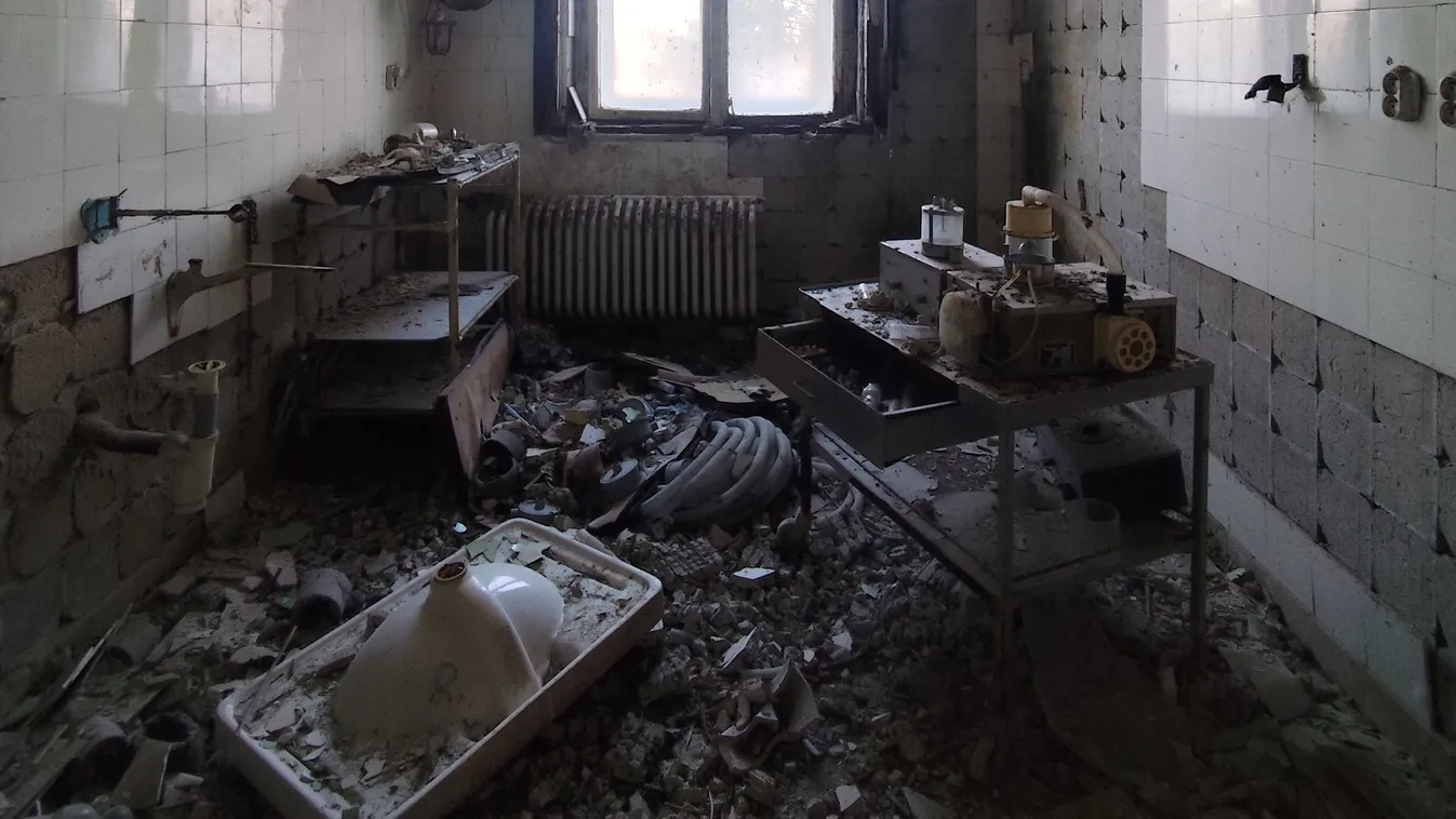 Egy horrorisztikus hangulatú kórház, ahol mindent otthagytak – Galéria