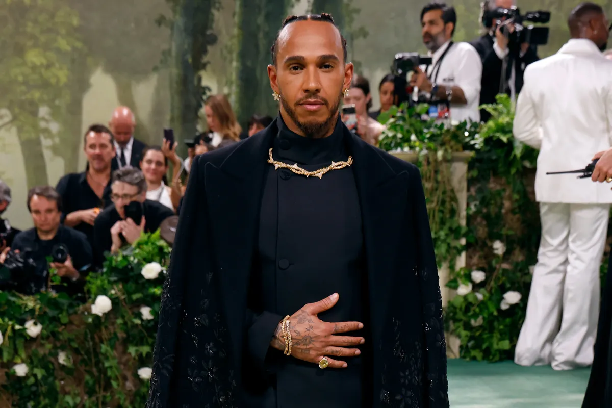 Lewis Hamilton és Kim Kardashian Tokió utcáit járták