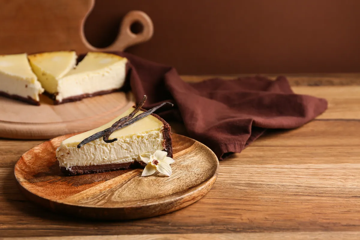 Plate,With,Piece,Of,Sweet,Vanilla,Cheesecake,On,Wooden,Table