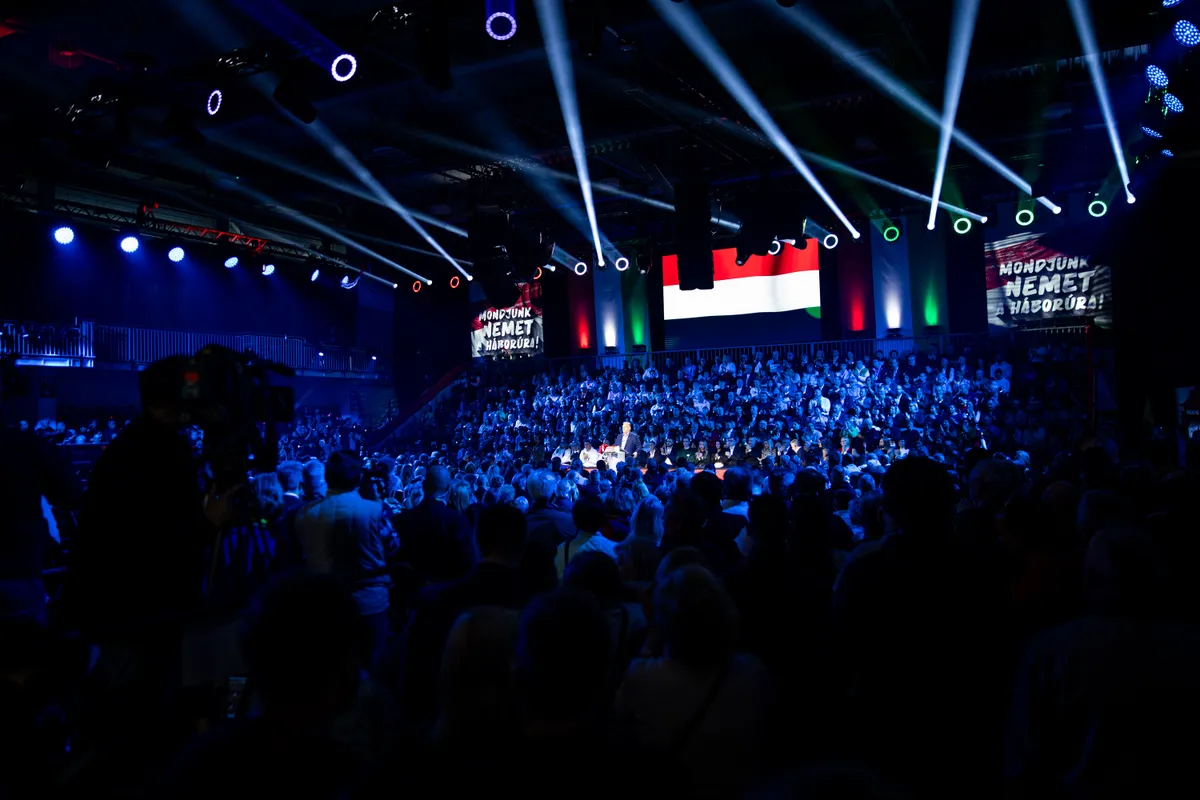 Órási Háborúellenes Gyűlés volt Esztergomban.