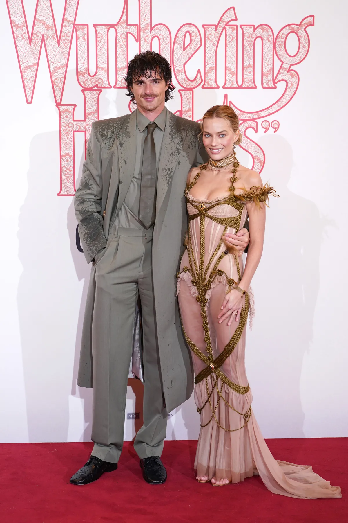 Margot Robbie Üvöltő szelek című új filmjében Jacob Elordi-val játszik együtt