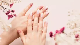 Ezek 2026 legstílusosabb tavaszi körömtrendjei: a manikűrös szerint most mindenki ezt kéri