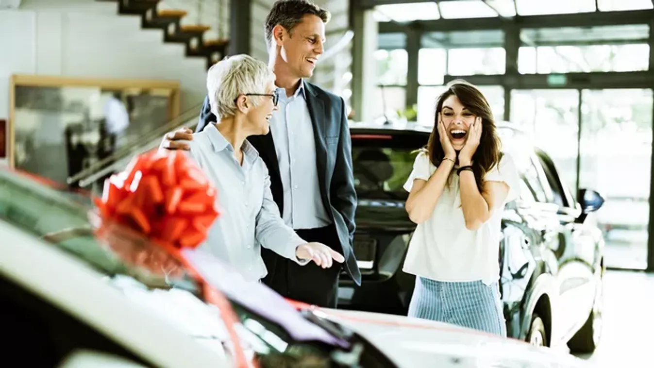 Ajándékozás családon belül és kölcsön másoknak – Ezeket érdemes tudni a vagyonátruházásról és a szívességről