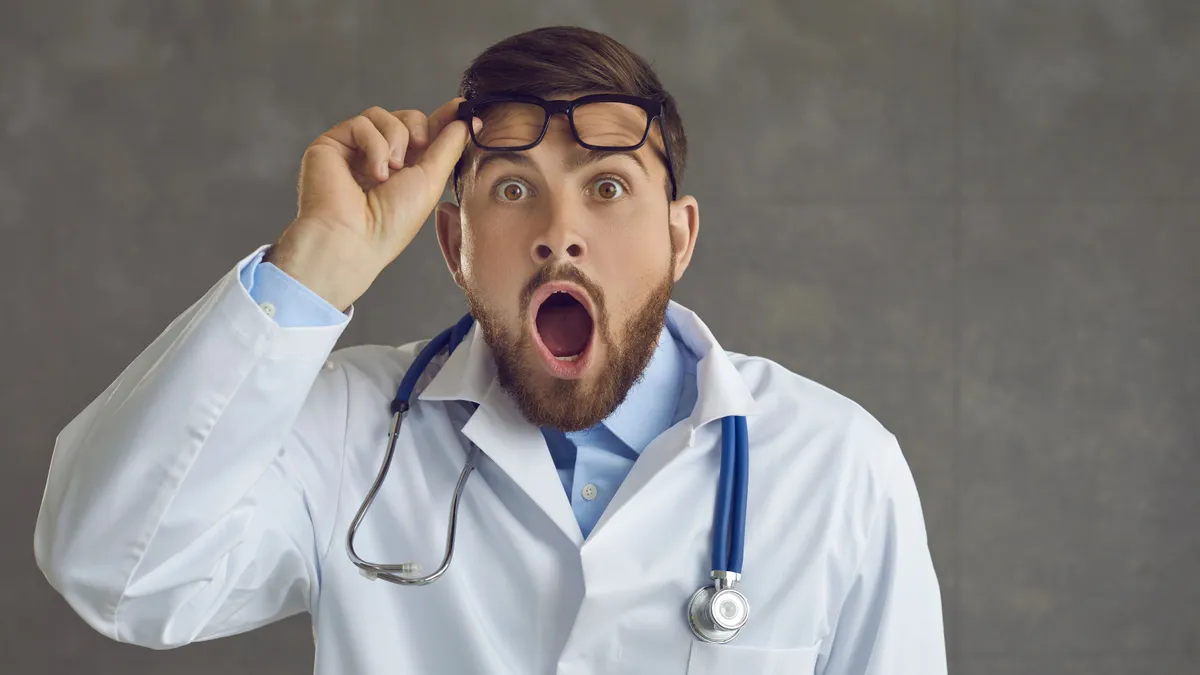 Hogyan jutottunk idáig? Ezeket a hajmeresztő dolgokat húzták ki az emberek fenekéből 2025-ben