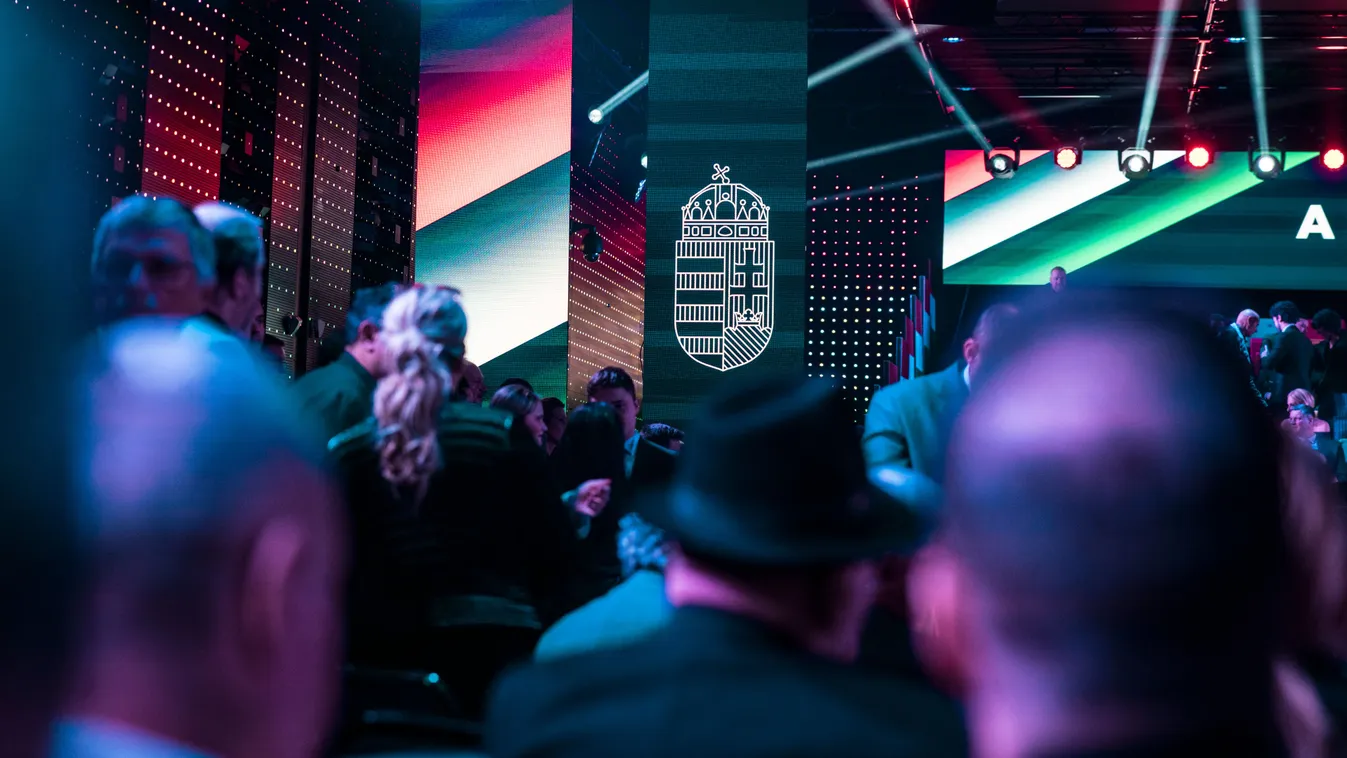 „A győztes csapat” – eddig nem látott fotó került elő Orbán Viktor évértékelőjéről