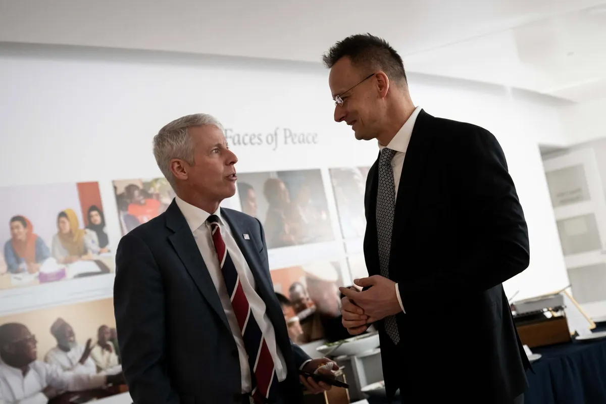 SZIJJÁRTÓ Péter; WRIGHT, Chris