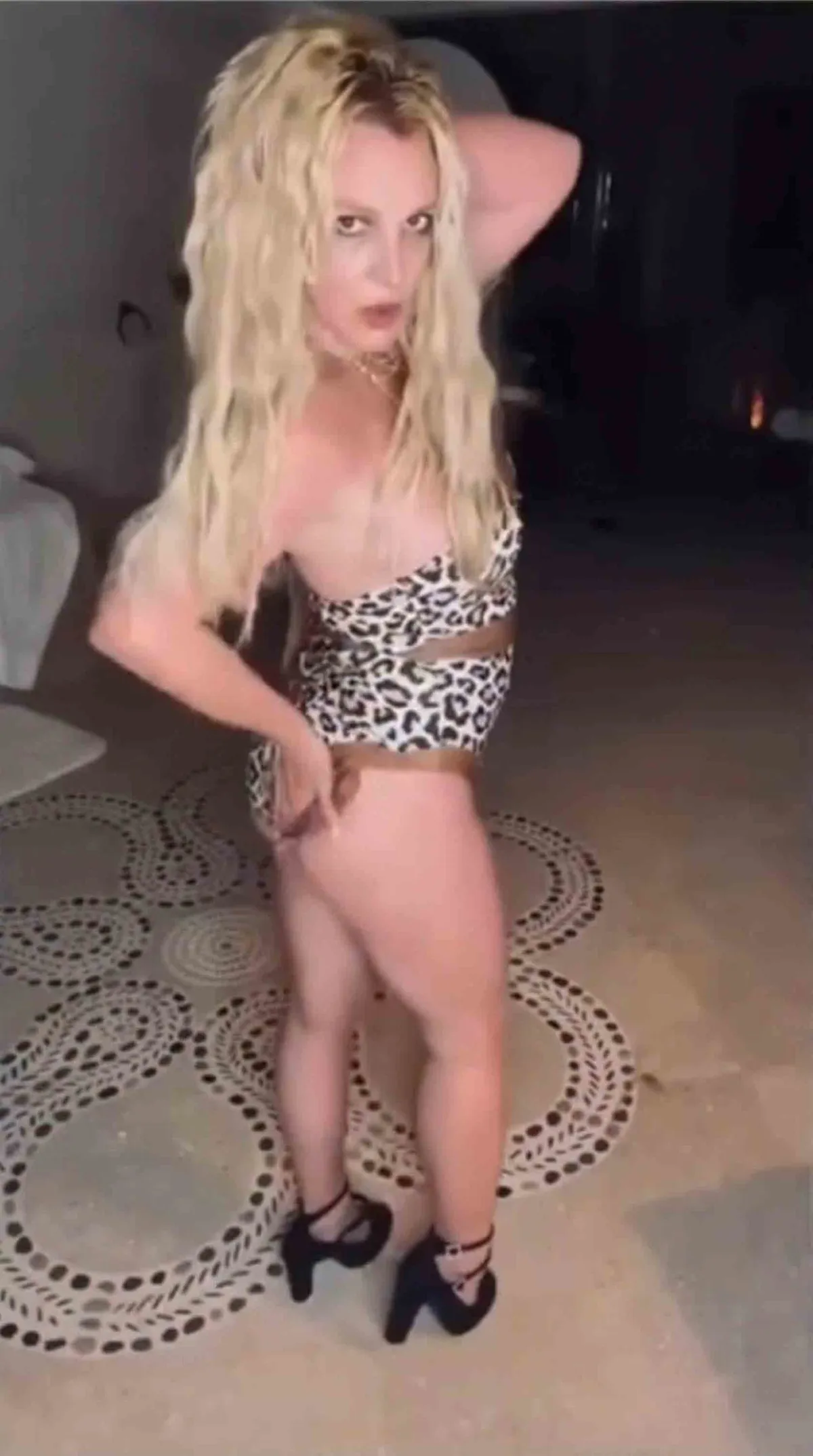 Britney Spears, az egykori popdíva, mostanában az Instagram-ra feltöltött botrányos táncos videói miatt kerül a figyelem középpontjába
