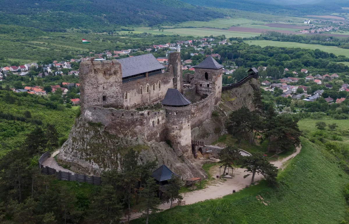 Magyar vár Zemplénben, Boldogkőváralján.