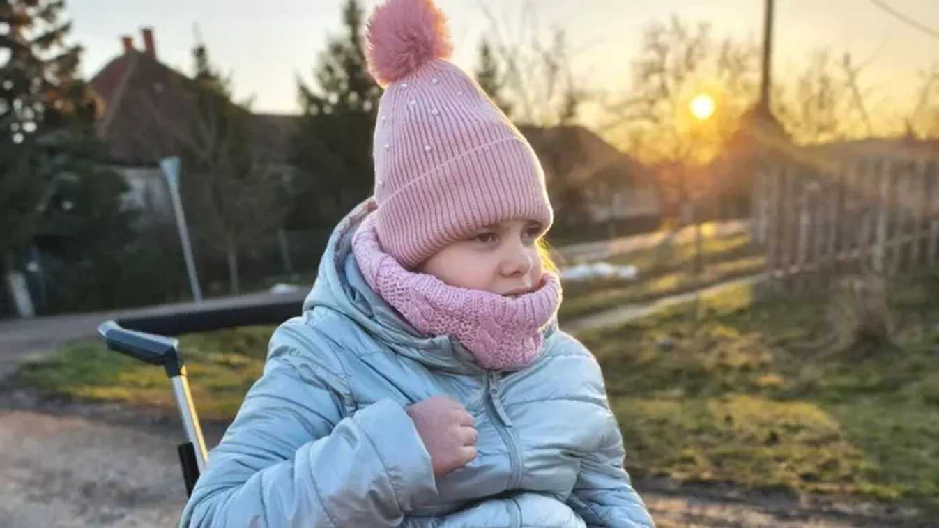 Sztrókkal született a tízéves Hanna: "Neki minden egyes mozdulatért meg kell küzdenie"