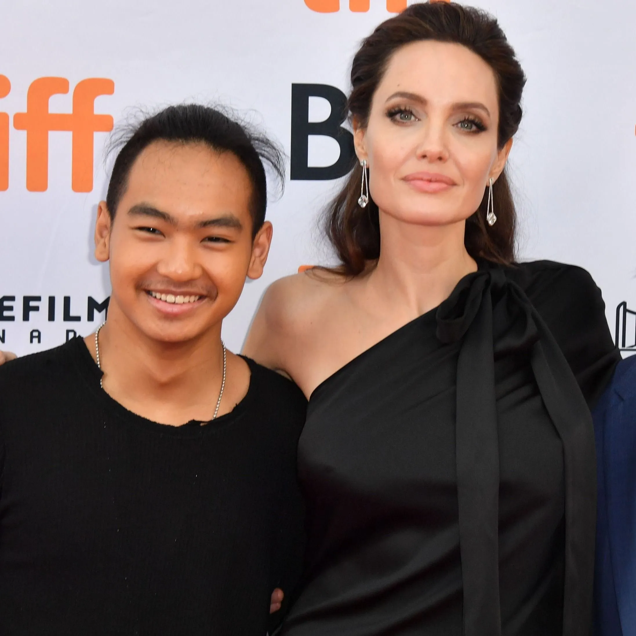 Brad Pitt újabb gyomrost kapott: Angelina Jolie másik fia, Maddox is eldobta apja családnevét