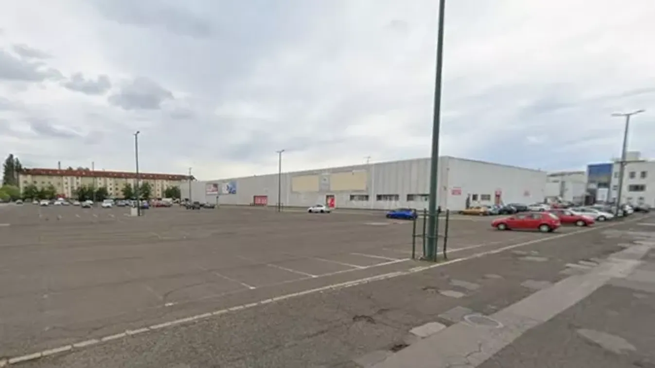 Tűz a Pólus Centerben: dolgozók oltották a lángokat, evakuálták a plázát