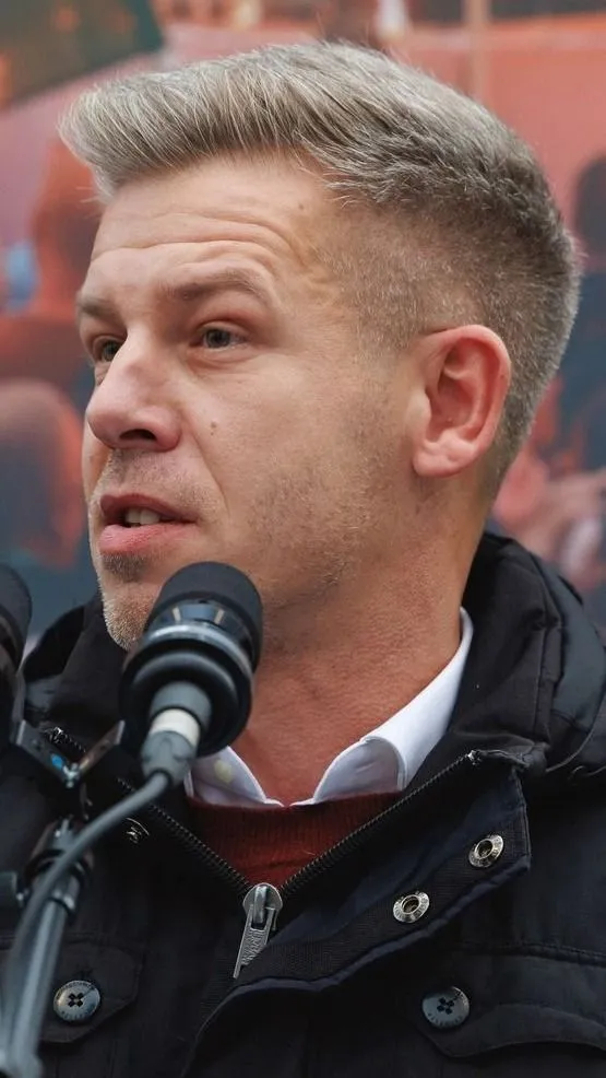 Magyar Péter az összes háborúpárti politikussal szelfizett ott, ahol Orbánt Viktort támadták, hogy nem küld pénzt Ukrajnába