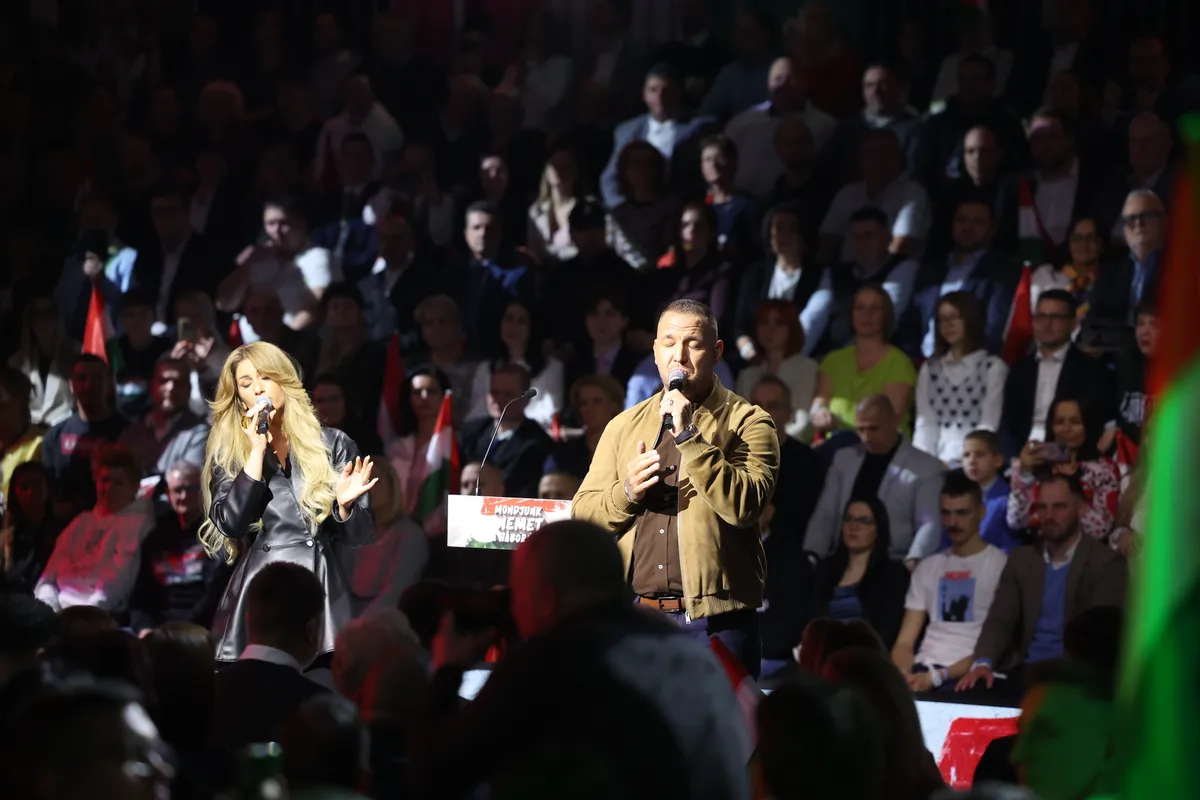 Curtis és Radics Gigi óriási sikert arattak Szombathelyen is.