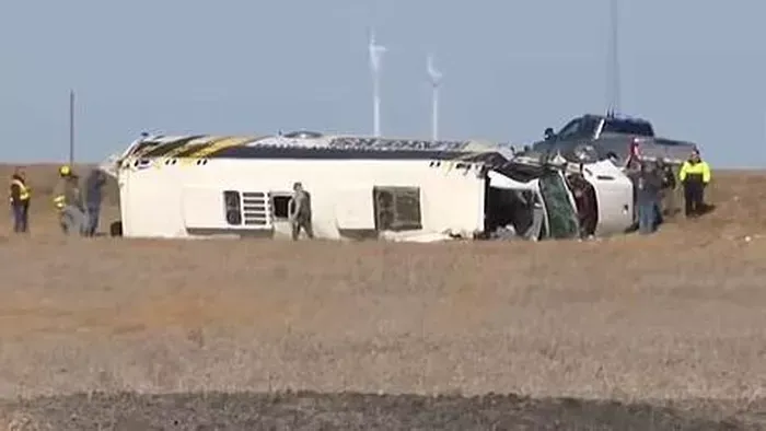 Szörnyű buszbaleset történt: egy halott és 32 sérült