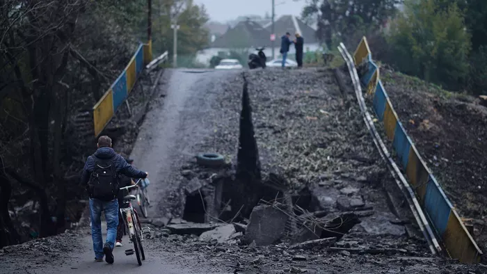 Elsírta magát az ukrán kislány: ez maradt az ovijából